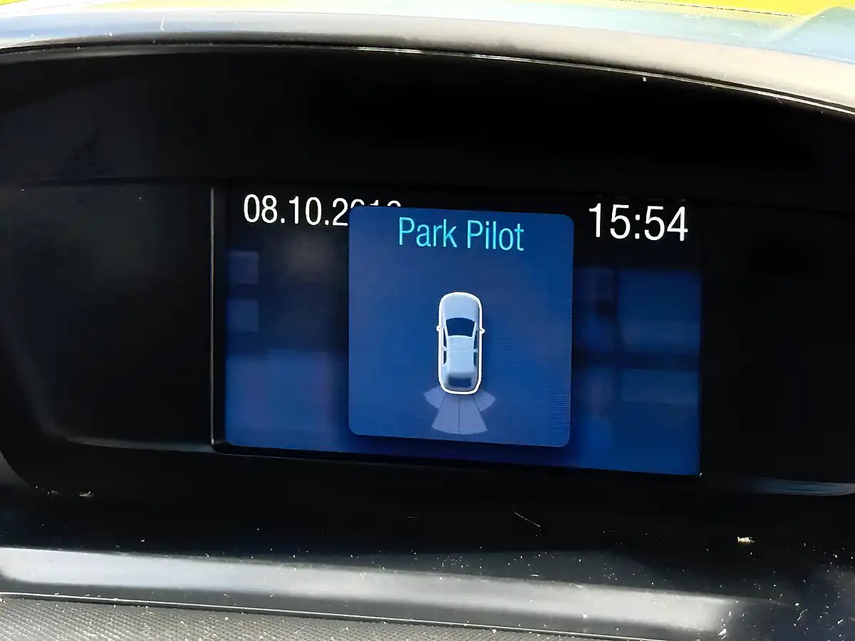 Used 2015 Ford Kuga Titanium Grey - Interior and Exterior details 14