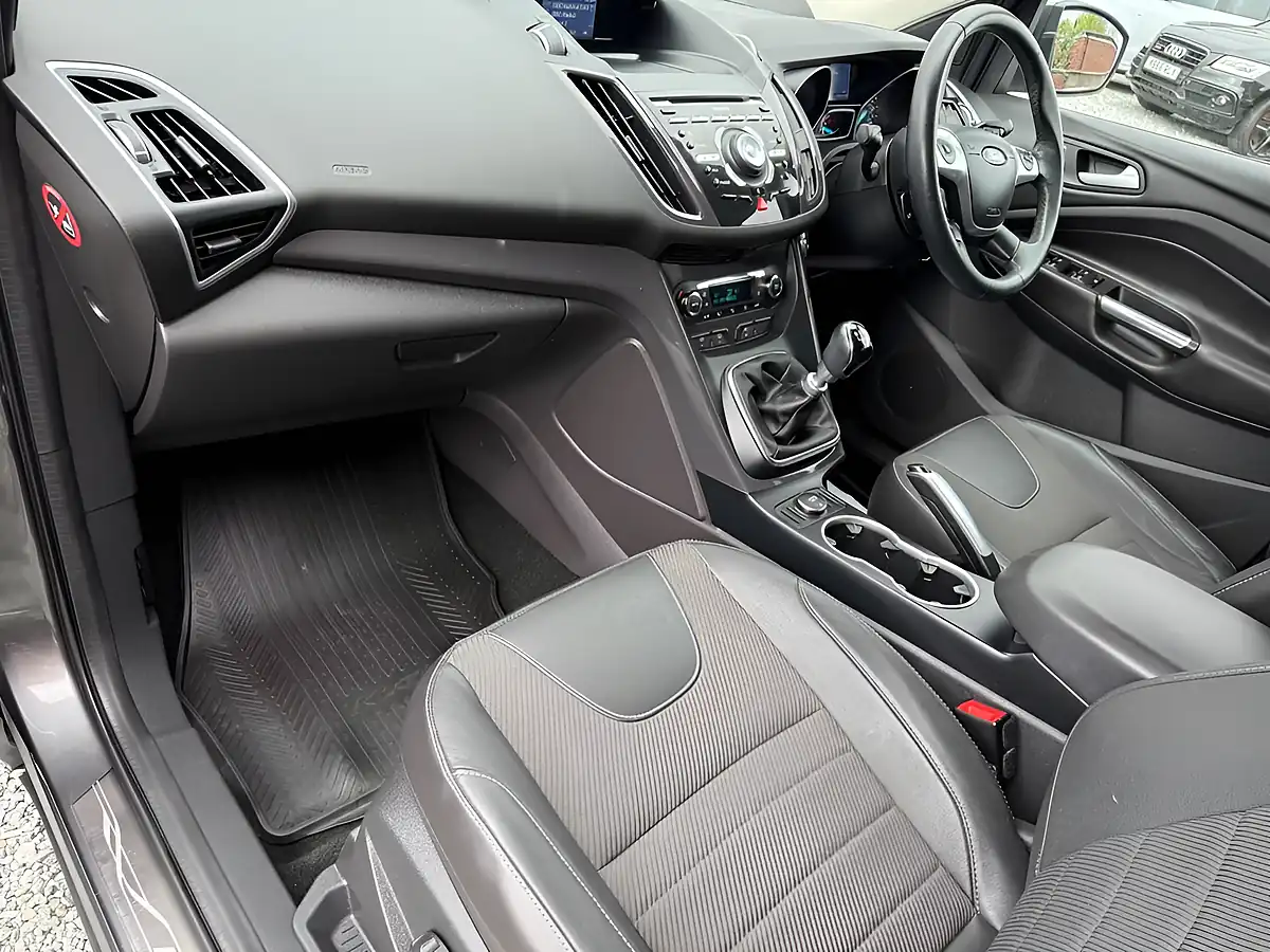 Used 2015 Ford Kuga Titanium Grey - Interior and Exterior details 17