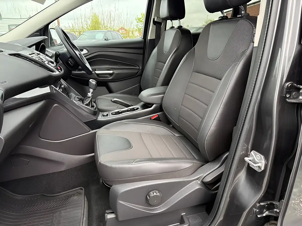 Used 2015 Ford Kuga Titanium Grey - Interior and Exterior details 18