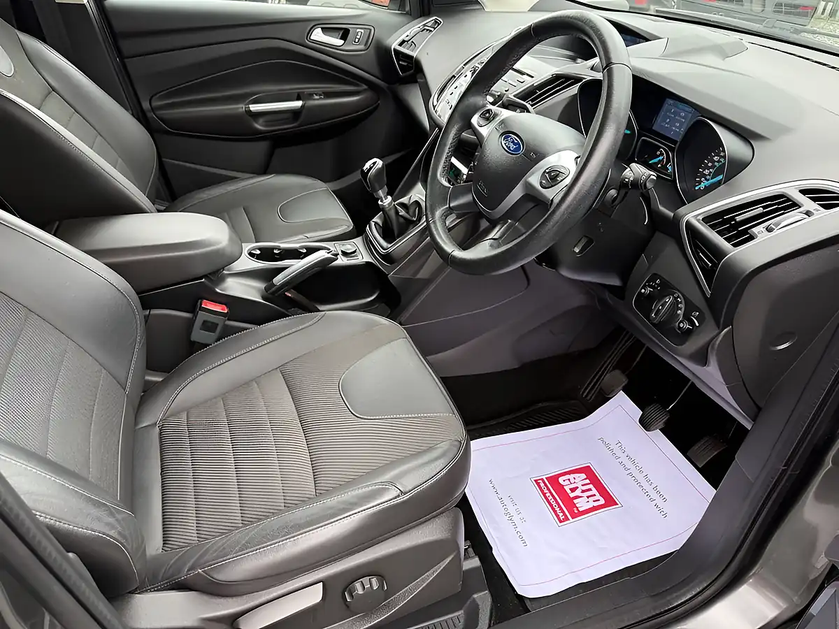 Used 2015 Ford Kuga Titanium Grey - Interior and Exterior details 7