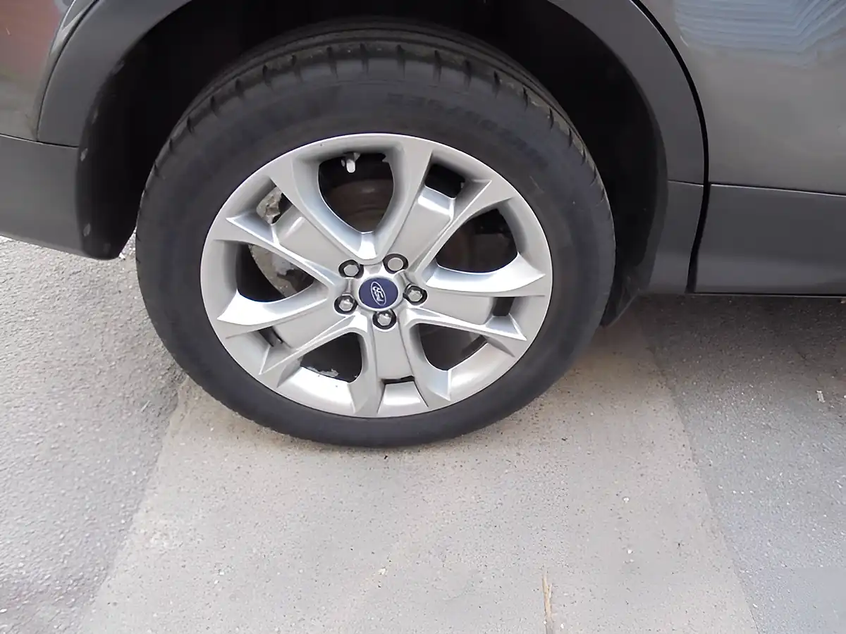 Used 2015 Ford Kuga Titanium Grey - Interior and Exterior details 16