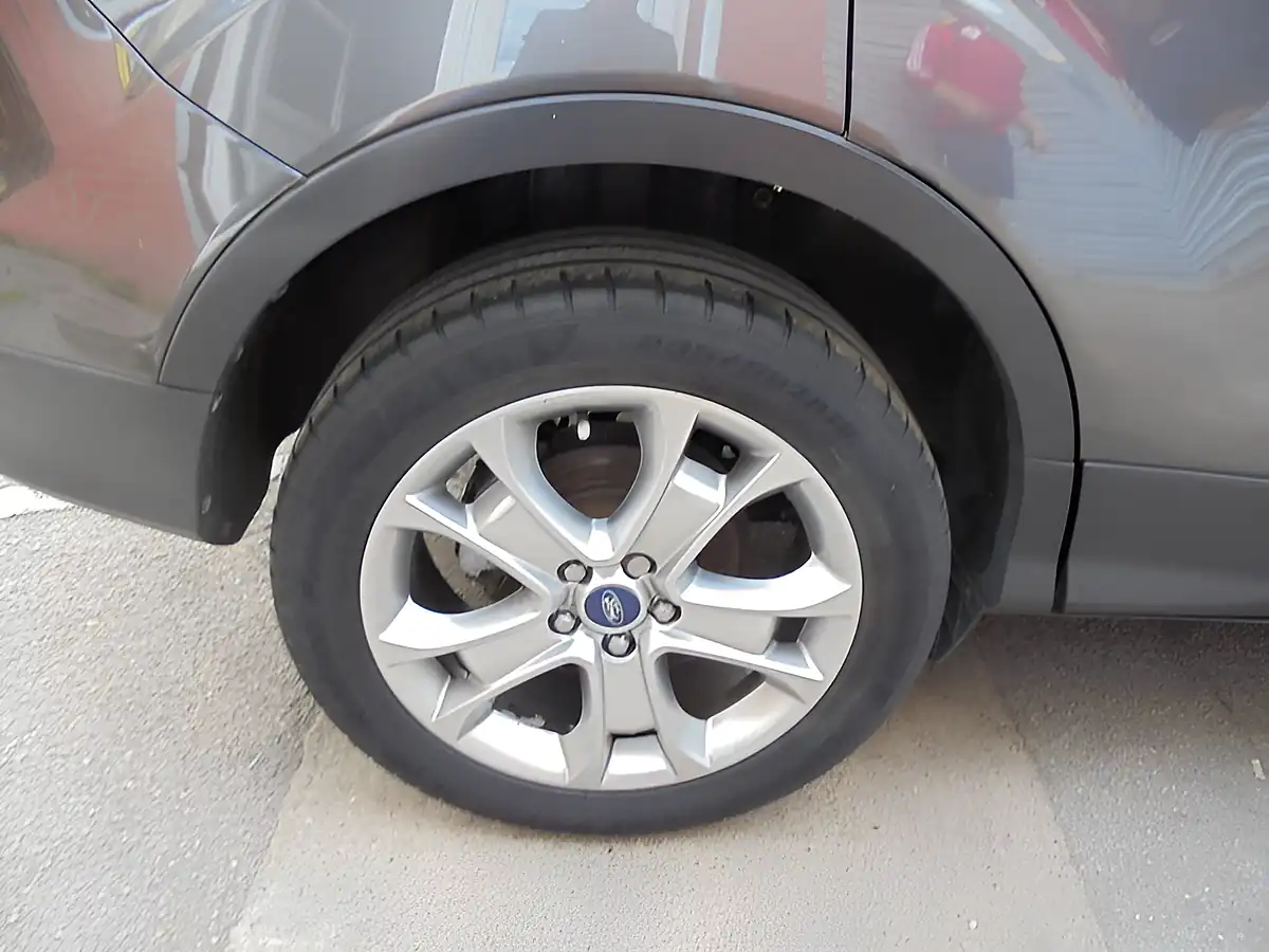 Used 2015 Ford Kuga Titanium Grey - Interior and Exterior details 17