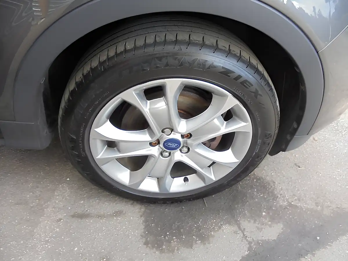 Used 2015 Ford Kuga Titanium Grey - Interior and Exterior details 18
