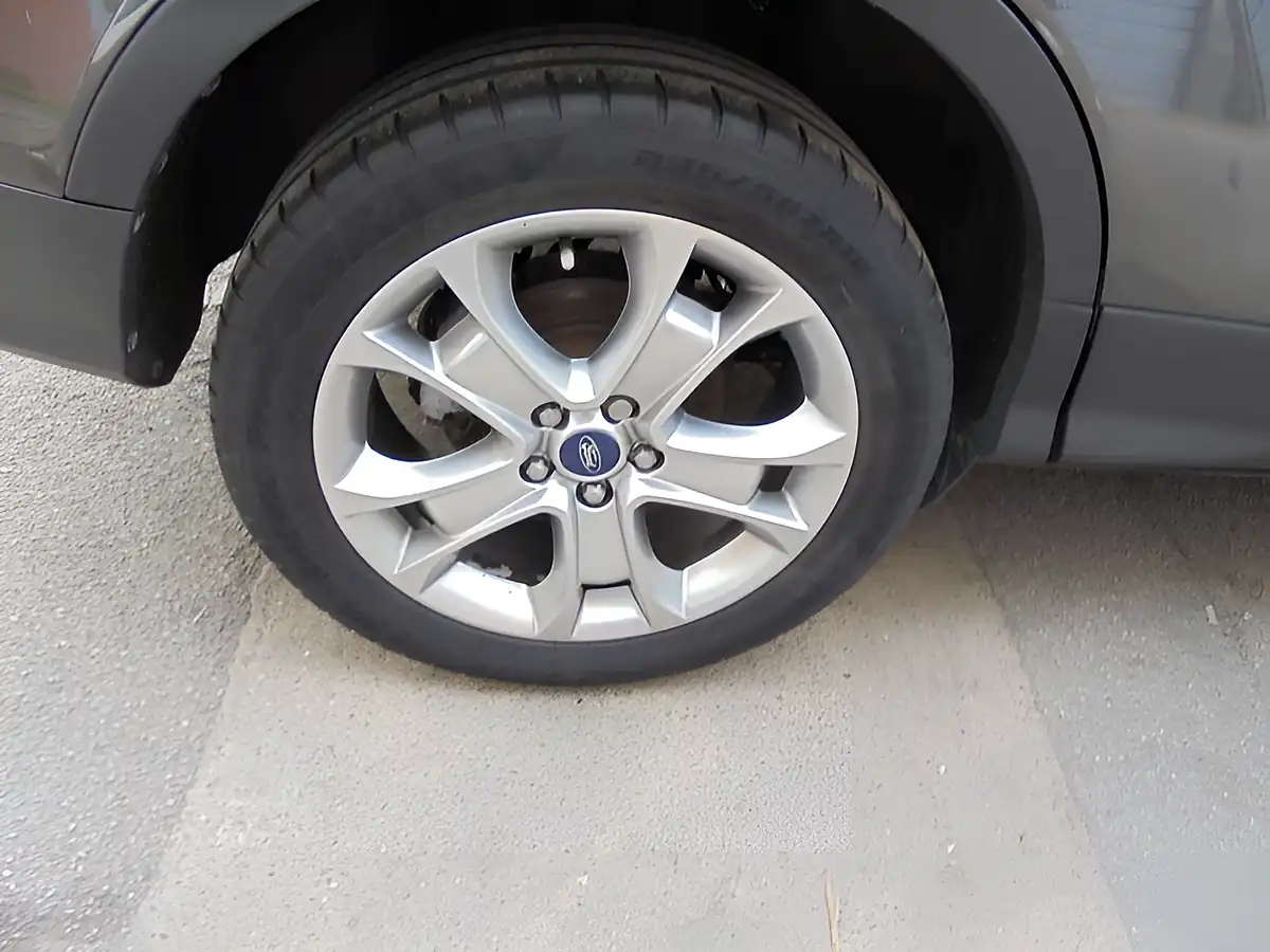 Used 2015 Ford Kuga Titanium Grey - Interior and Exterior details 19