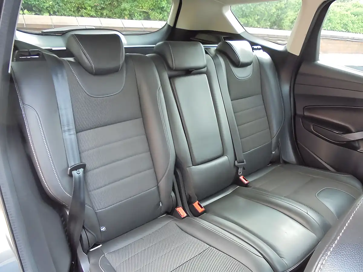 Used 2015 Ford Kuga Titanium Grey - Interior and Exterior details 9