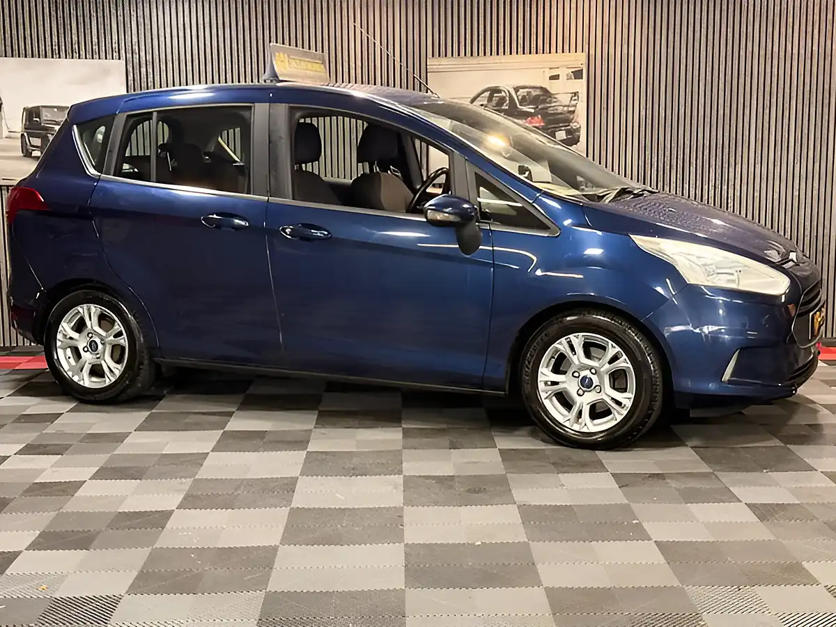 Used 2015 Ford Kuga Titanium Grey - Interior and Exterior details 8