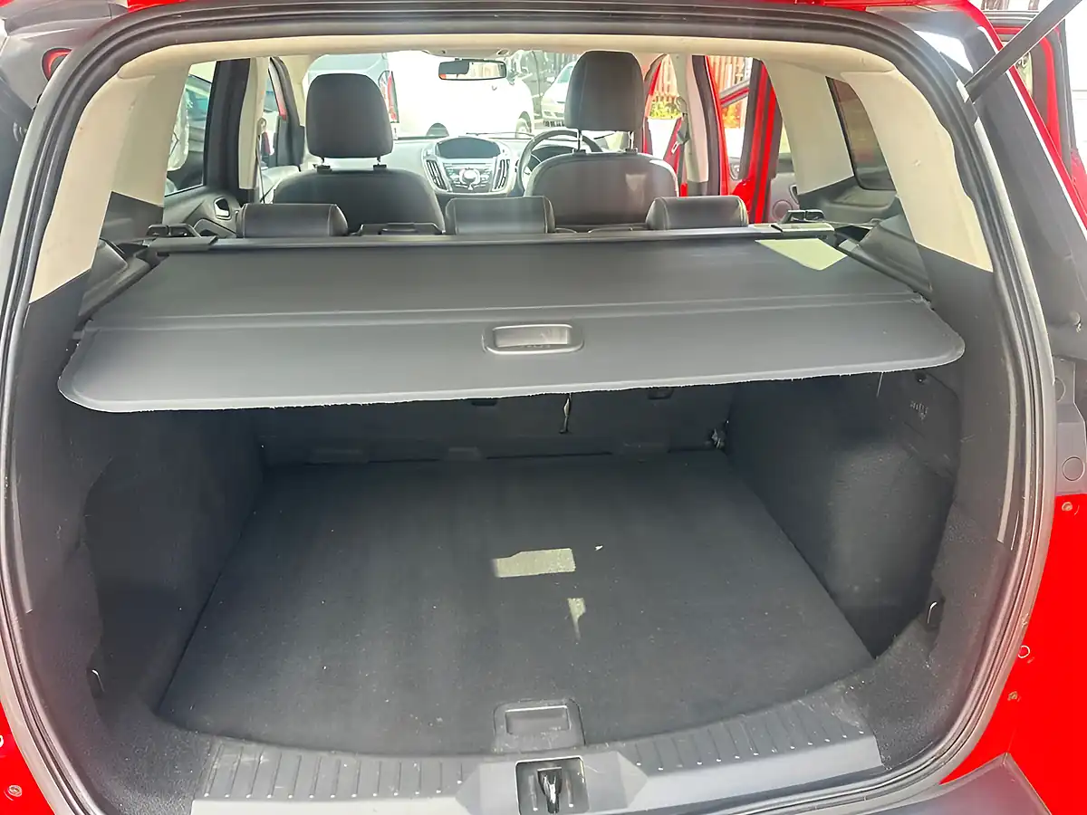 Used 2015 Ford Kuga Titanium Red - Interior and Exterior details 10