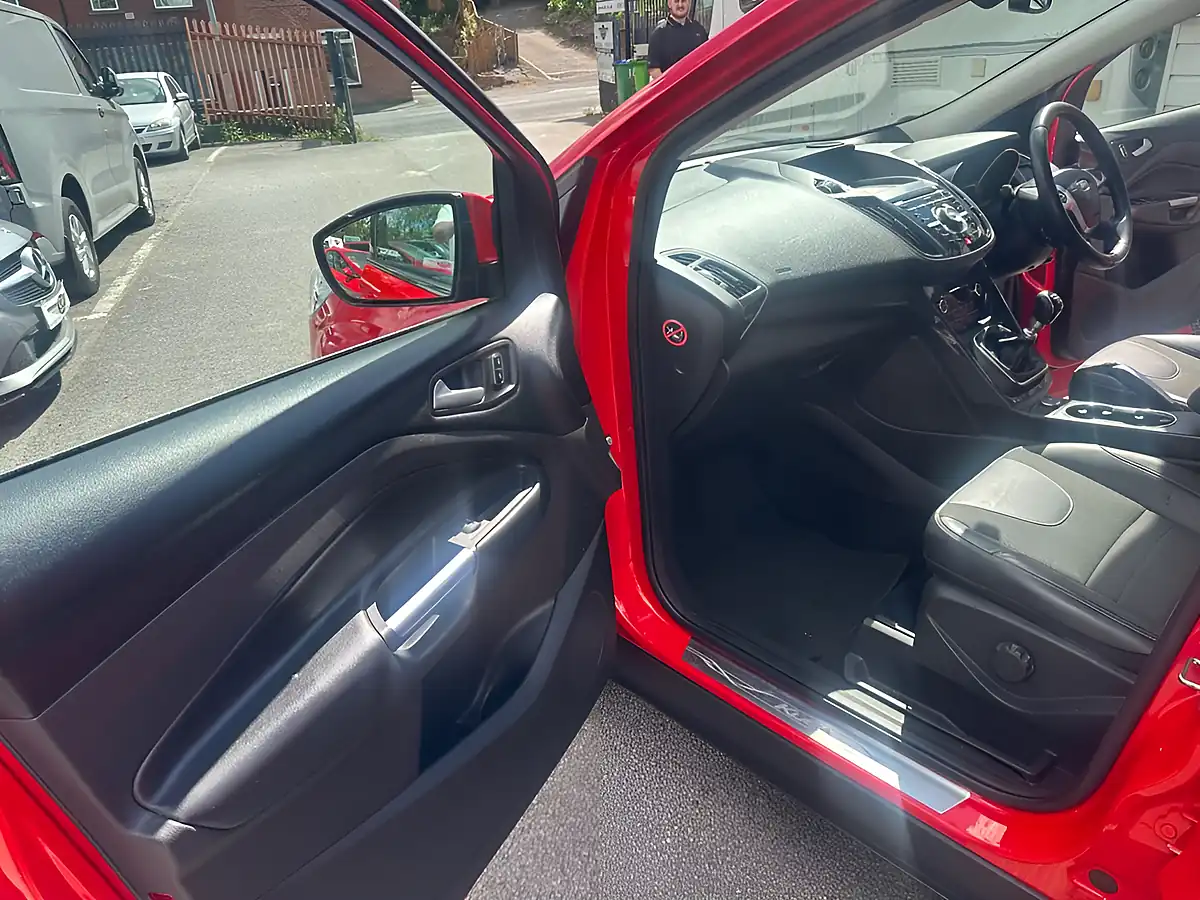 Used 2015 Ford Kuga Titanium Red - Interior and Exterior details 12