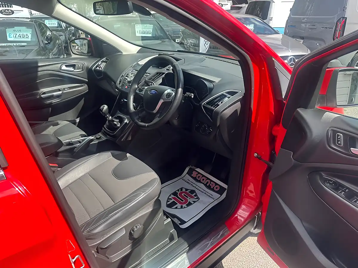 Used 2015 Ford Kuga Titanium Red - Interior and Exterior details 14