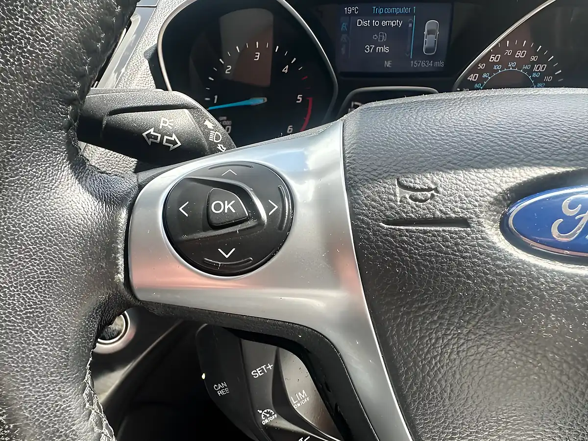 Used 2015 Ford Kuga Titanium Red - Interior and Exterior details 15