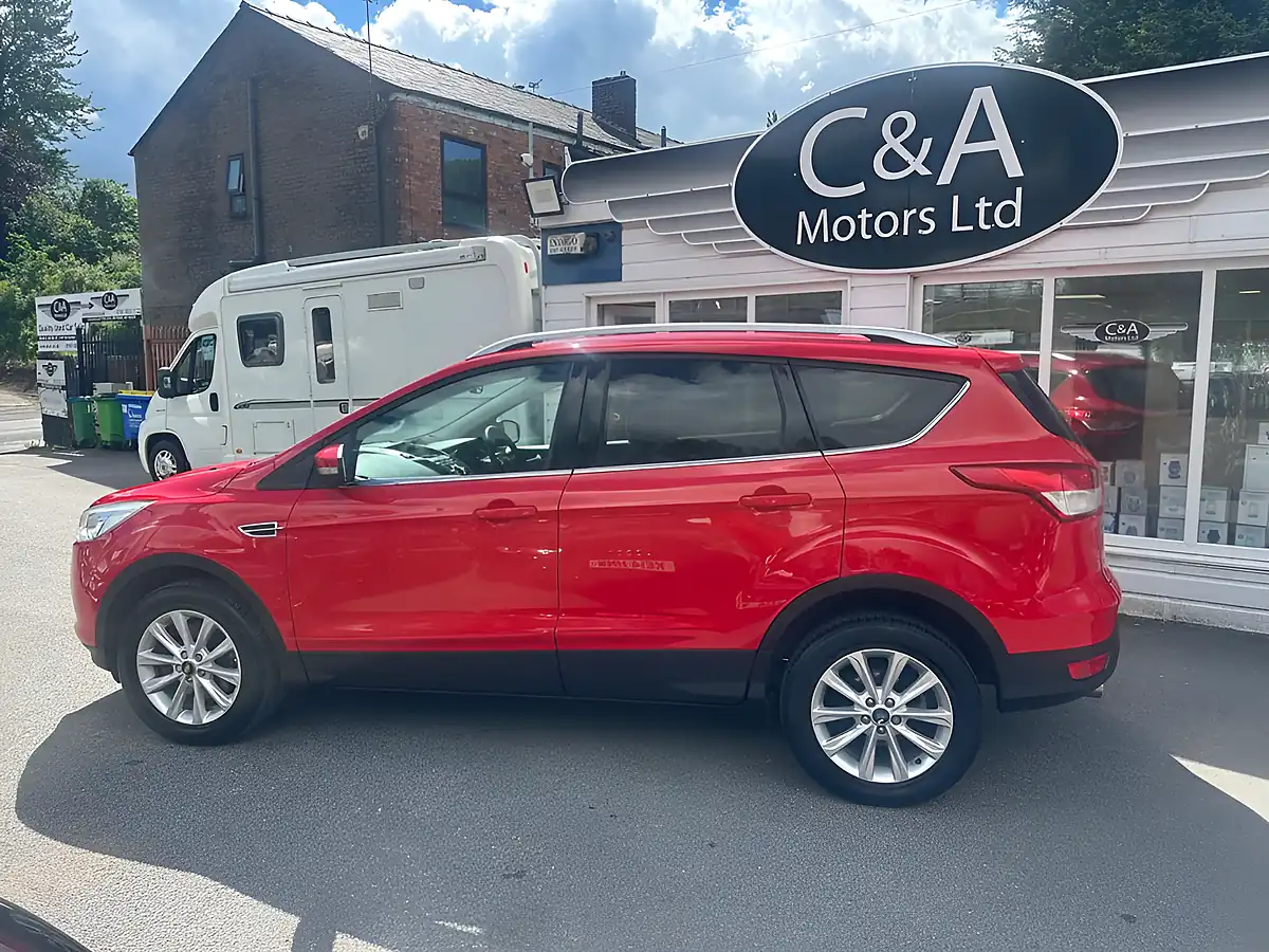 Used 2015 Ford Kuga Titanium Red - Interior and Exterior details 4