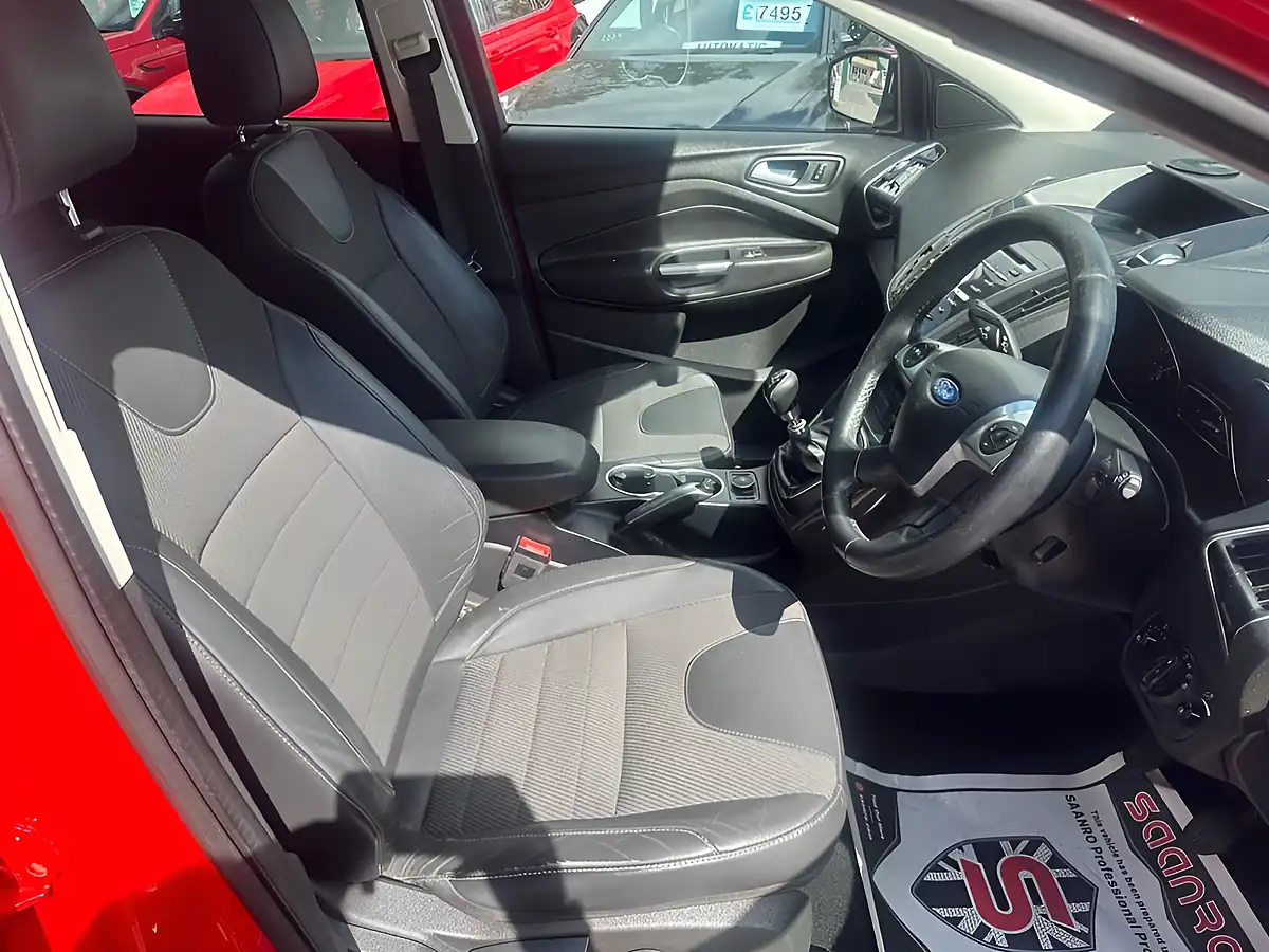 Used 2015 Ford Kuga Titanium Red - Interior and Exterior details 9