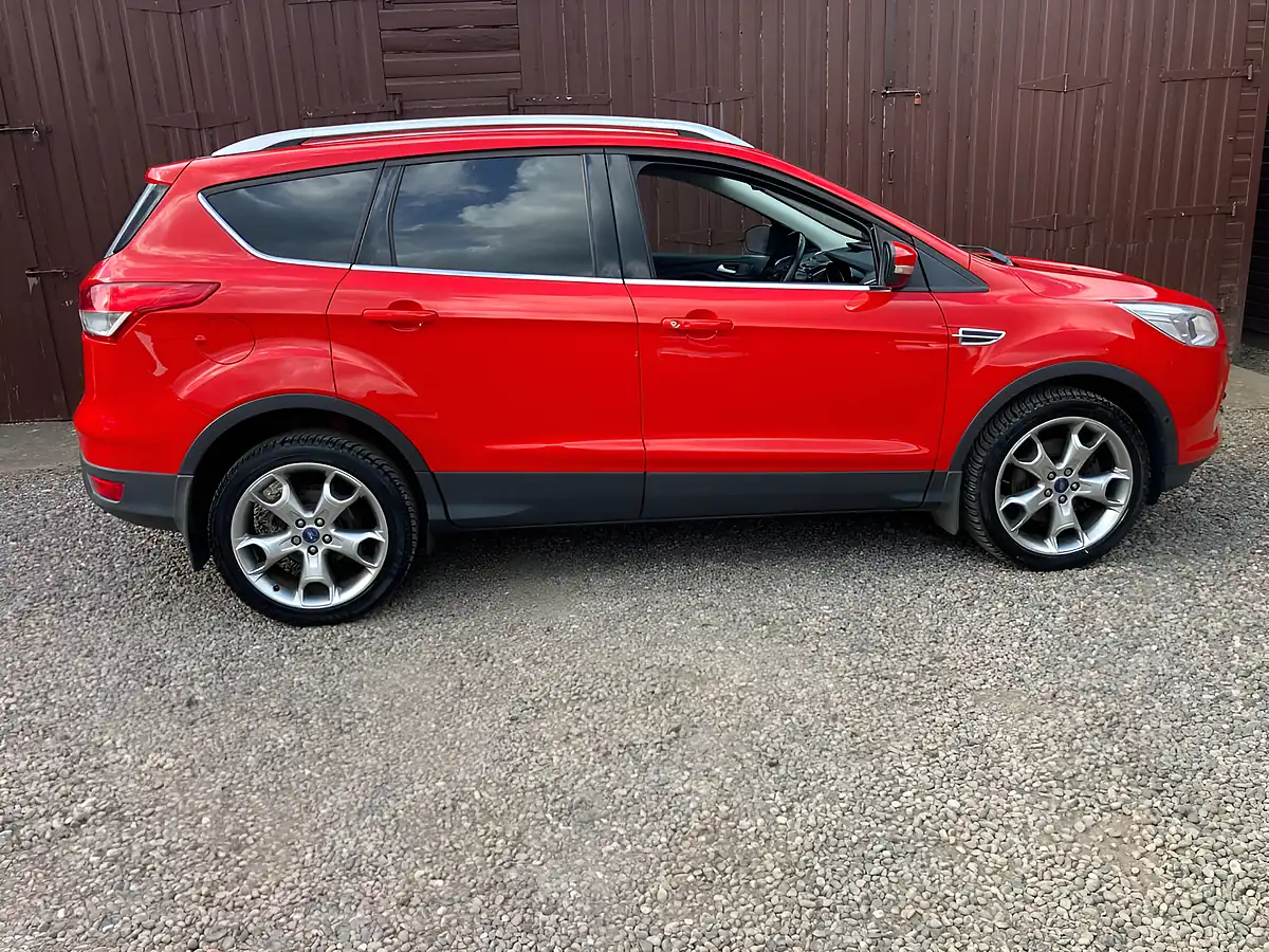 Used 2015 Ford Kuga Titanium Red - Interior and Exterior details 4