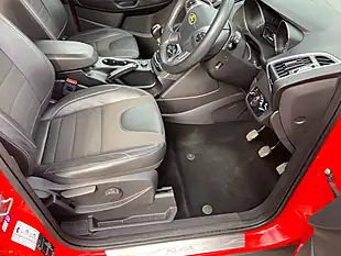 Used 2015 Ford Kuga Titanium Red - Interior and Exterior details 5