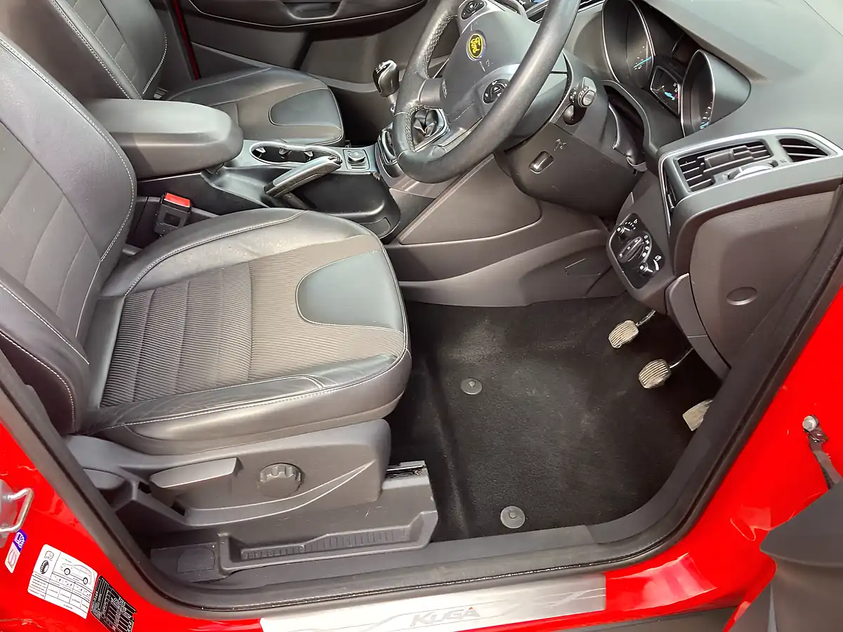 Used 2015 Ford Kuga Titanium Red - Interior and Exterior details 5