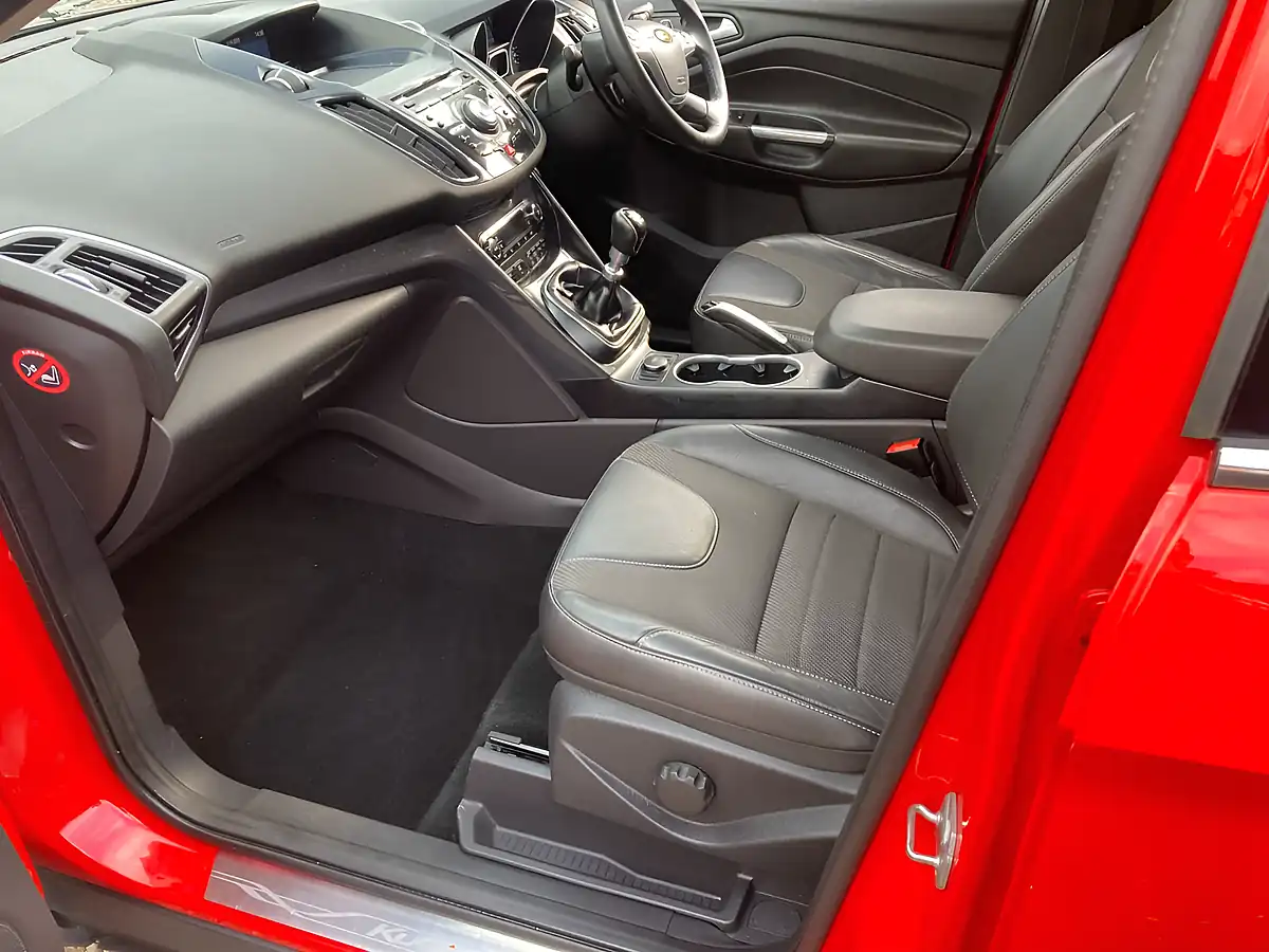 Used 2015 Ford Kuga Titanium Red - Interior and Exterior details 7