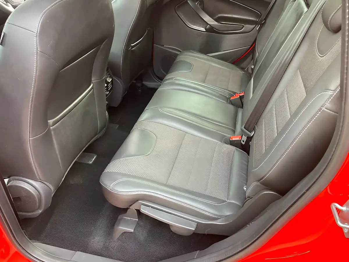 Used 2015 Ford Kuga Titanium Red - Interior and Exterior details 8