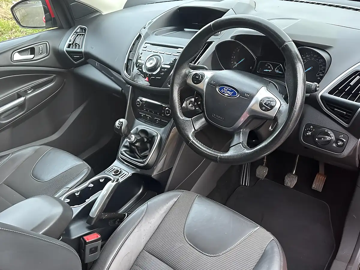 Used 2015 Ford Kuga Titanium Red - Interior and Exterior details 18