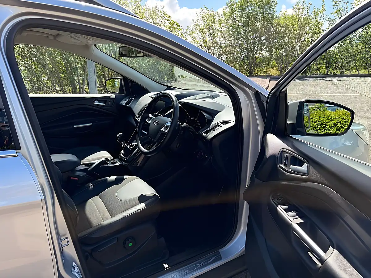 Used 2015 Ford Kuga Titanium Silver - Interior and Exterior details 14