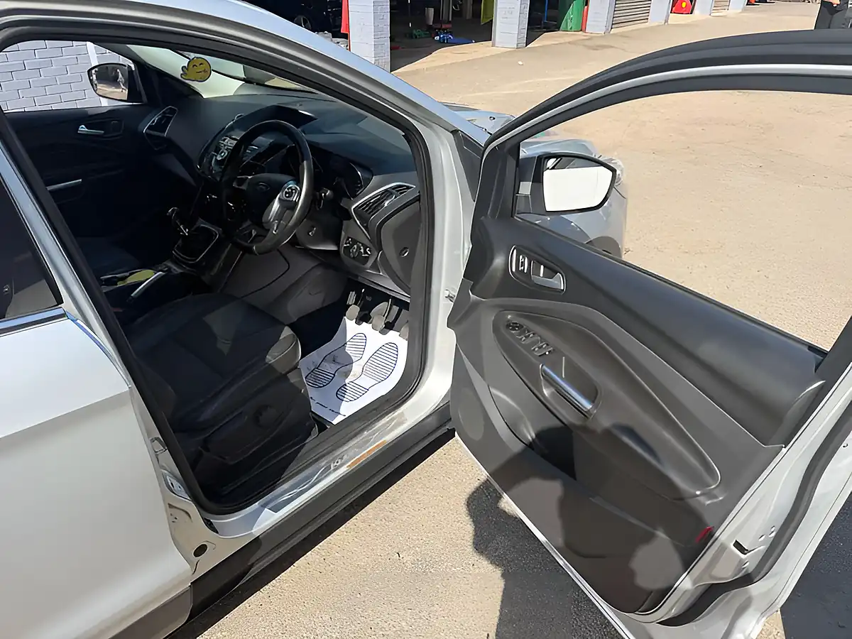 Used 2015 Ford Kuga Titanium Silver - Interior and Exterior details 13