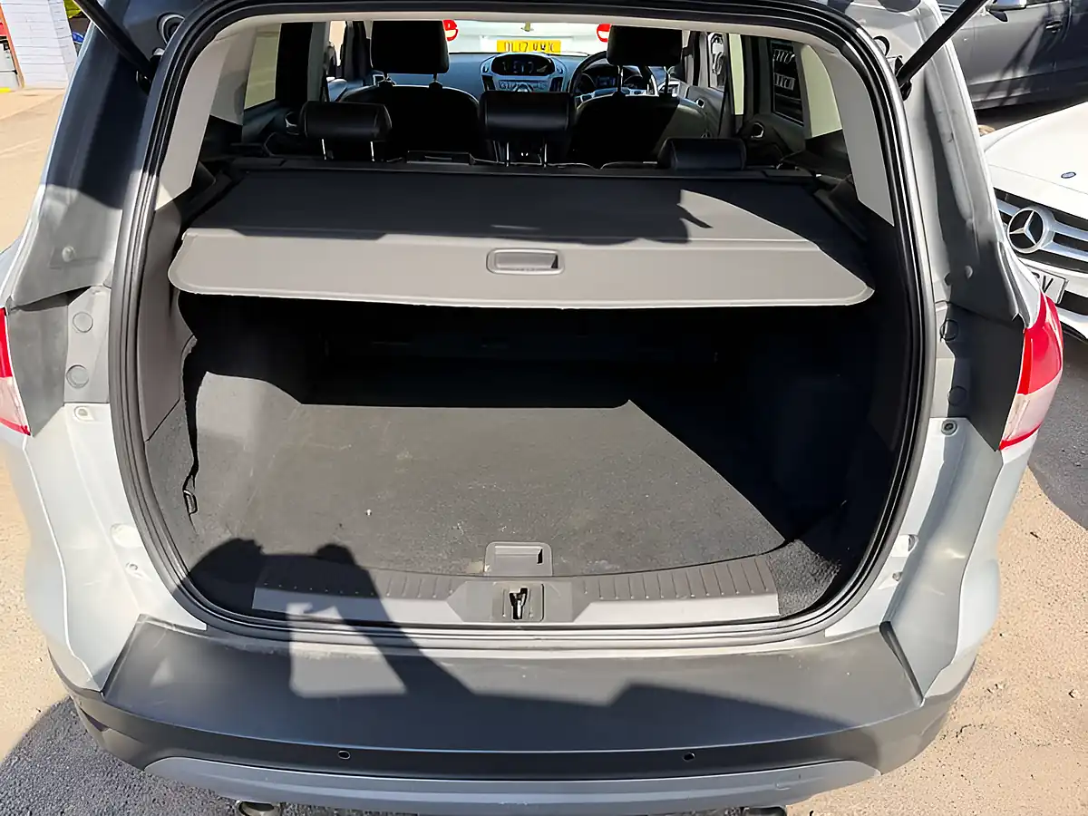 Used 2015 Ford Kuga Titanium Silver - Interior and Exterior details 19