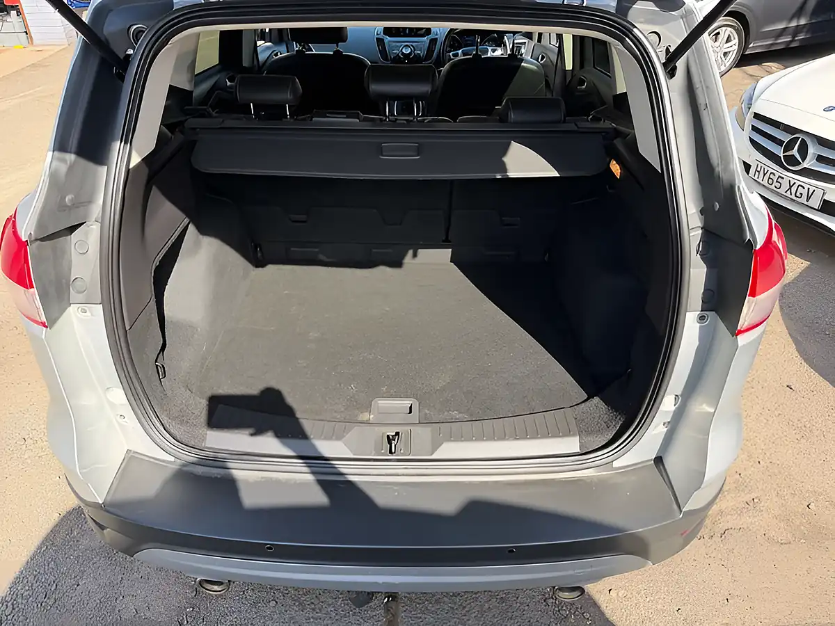 Used 2015 Ford Kuga Titanium Silver - Interior and Exterior details 20