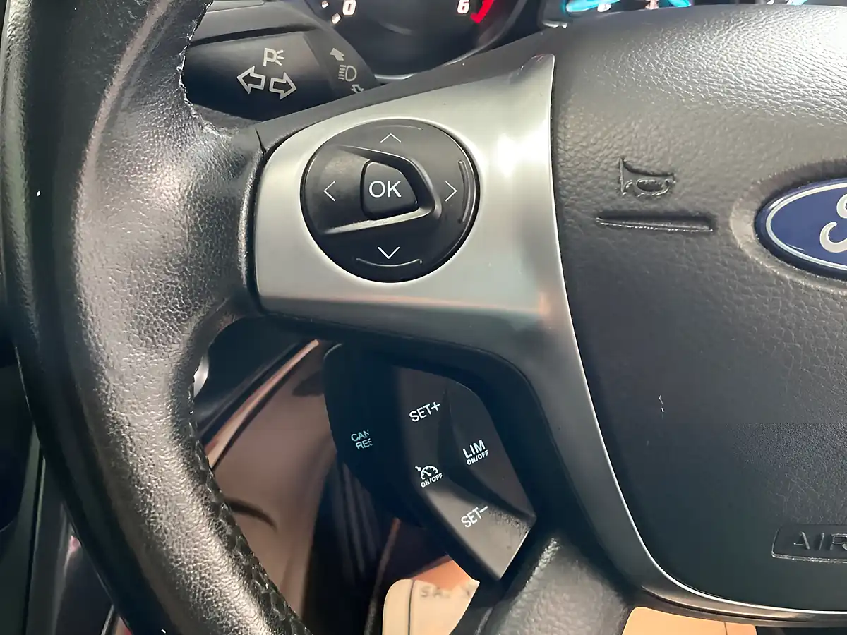 Used 2015 Ford Kuga Titanium Silver - Interior and Exterior details 11