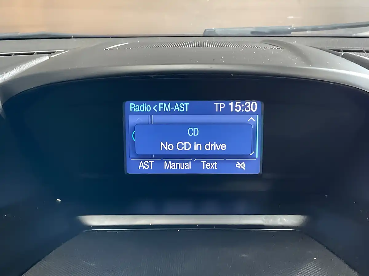 Used 2015 Ford Kuga Titanium Silver - Interior and Exterior details 16
