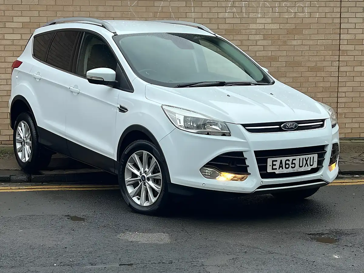 Used 2015 Ford Kuga Titanium White - Front View