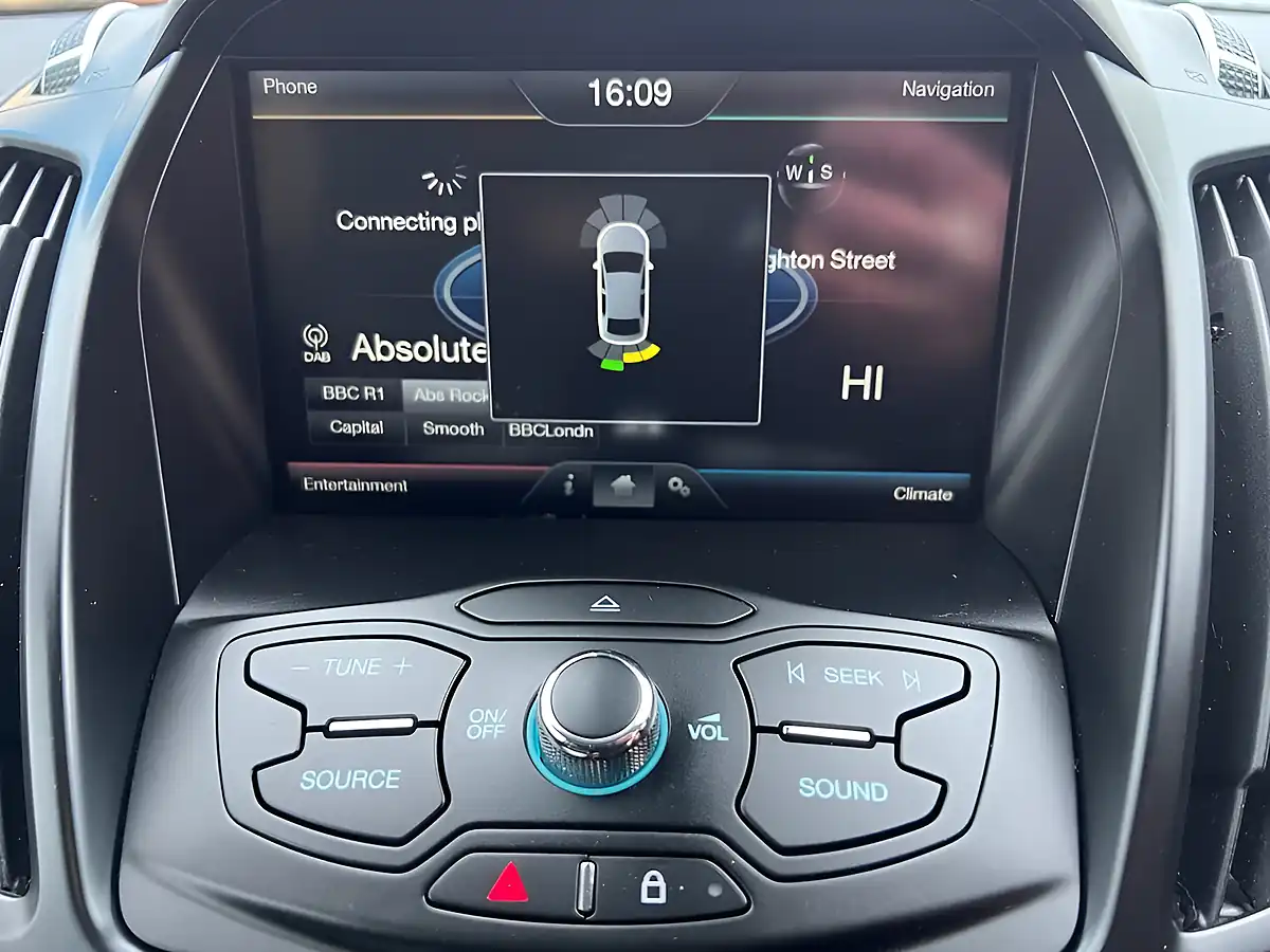 Used 2015 Ford Kuga Titanium White - Interior and Exterior details 10