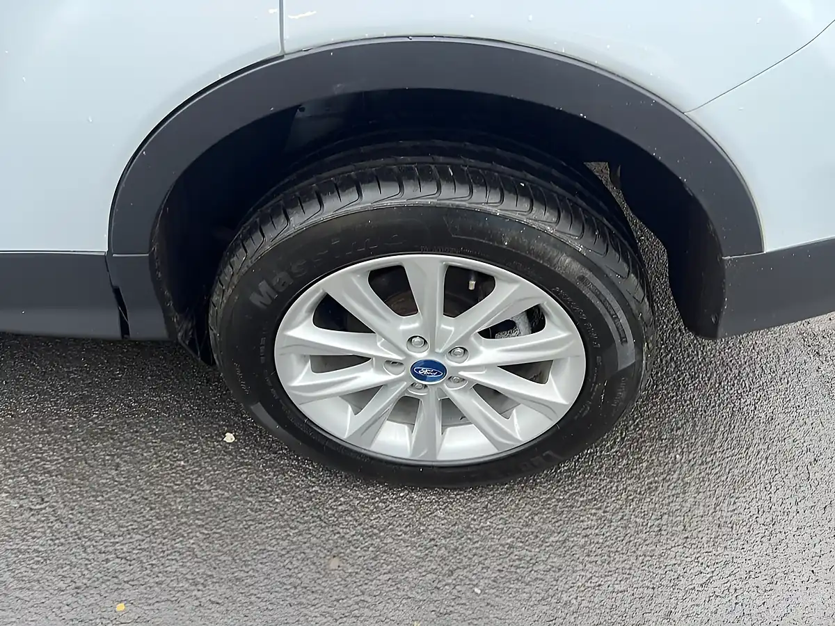 Used 2015 Ford Kuga Titanium White - Interior and Exterior details 15