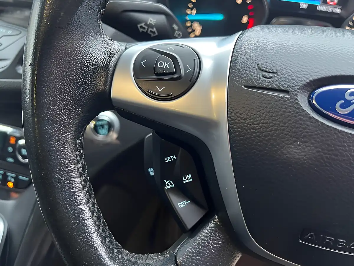 Used 2015 Ford Kuga Titanium White - Interior and Exterior details 17