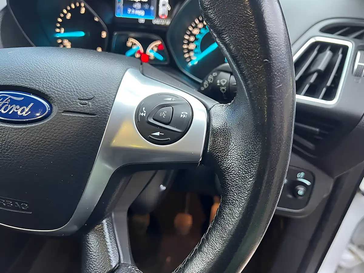 Used 2015 Ford Kuga Titanium White - Interior and Exterior details 18