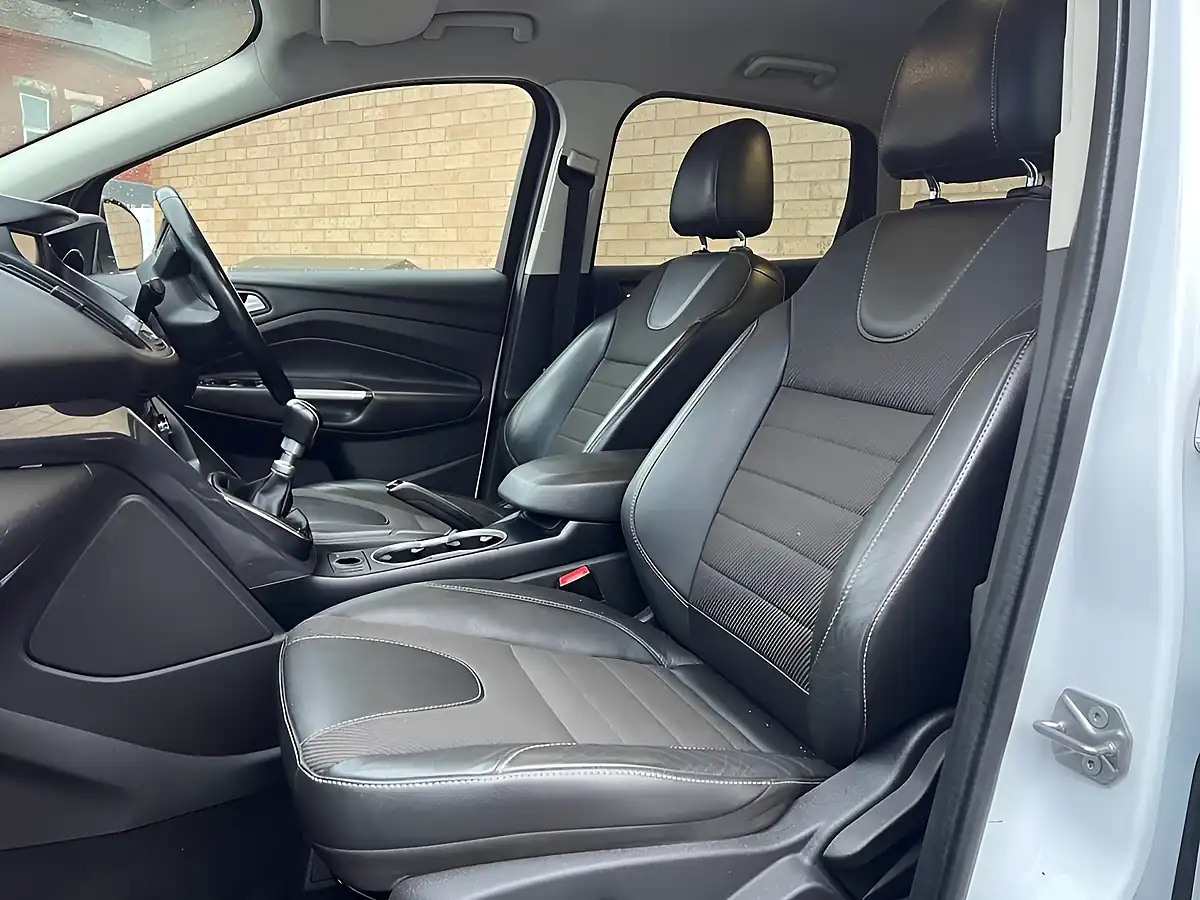 Used 2015 Ford Kuga Titanium White - Interior and Exterior details 4