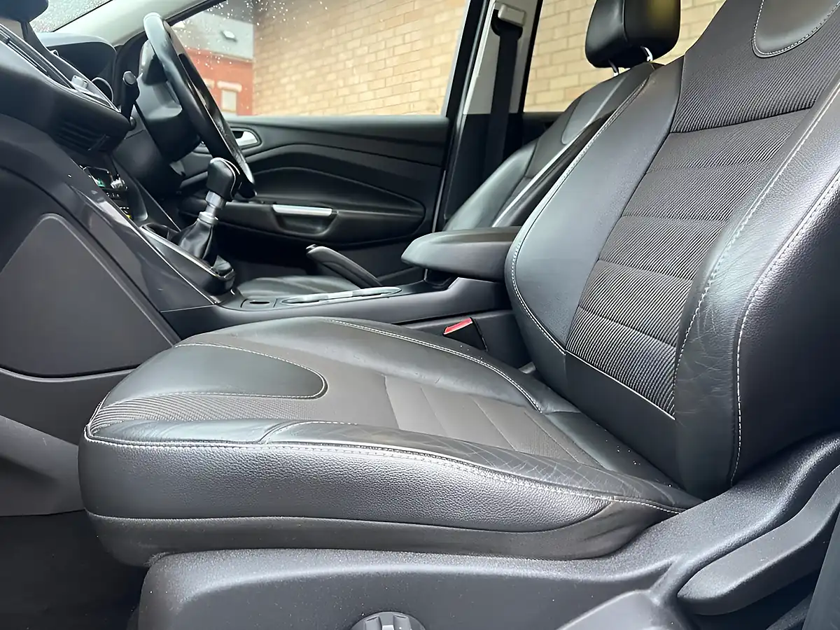 Used 2015 Ford Kuga Titanium White - Interior and Exterior details 5