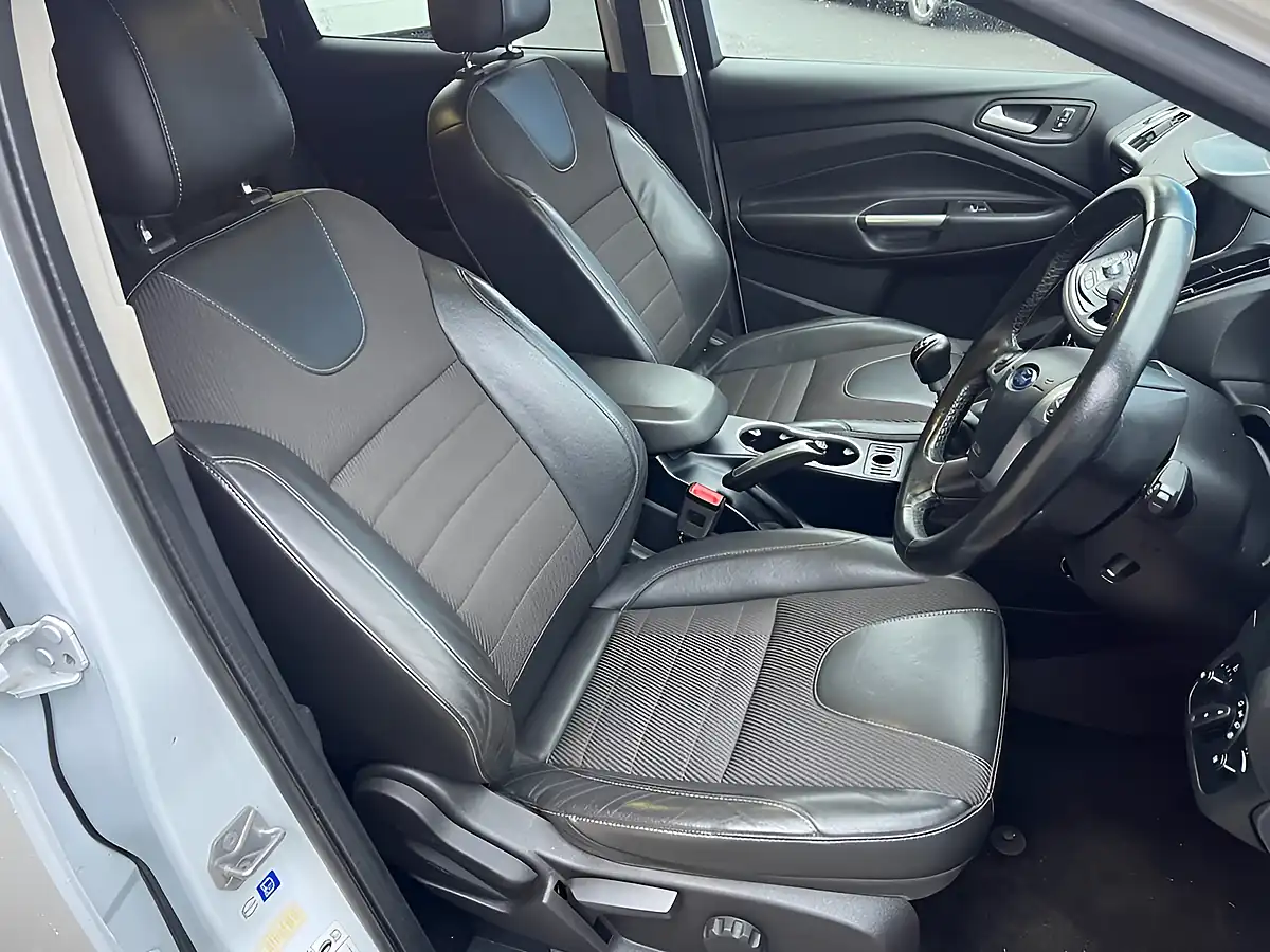 Used 2015 Ford Kuga Titanium White - Interior and Exterior details 7