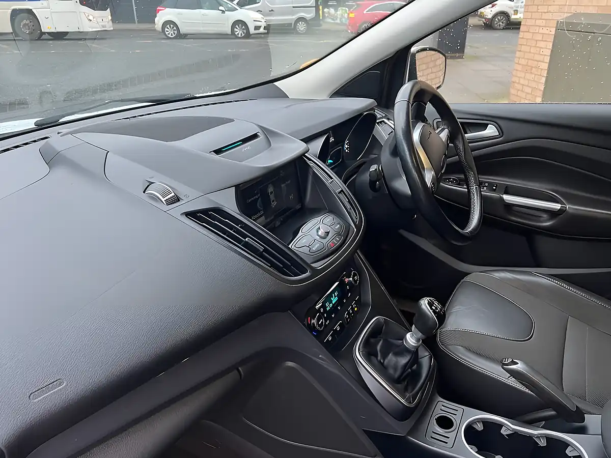 Used 2015 Ford Kuga Titanium White - Interior and Exterior details 8