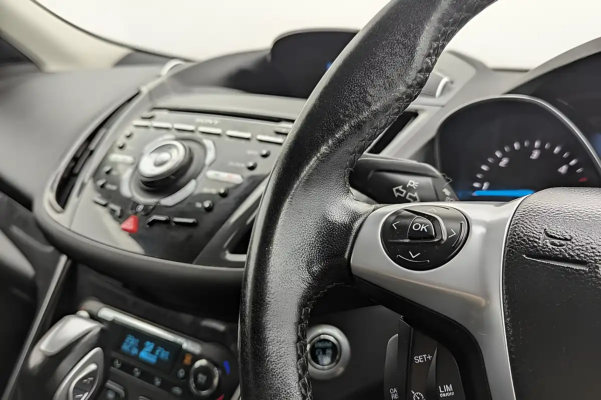 Used 2015 Ford Kuga Titanium White - Interior and Exterior details 11