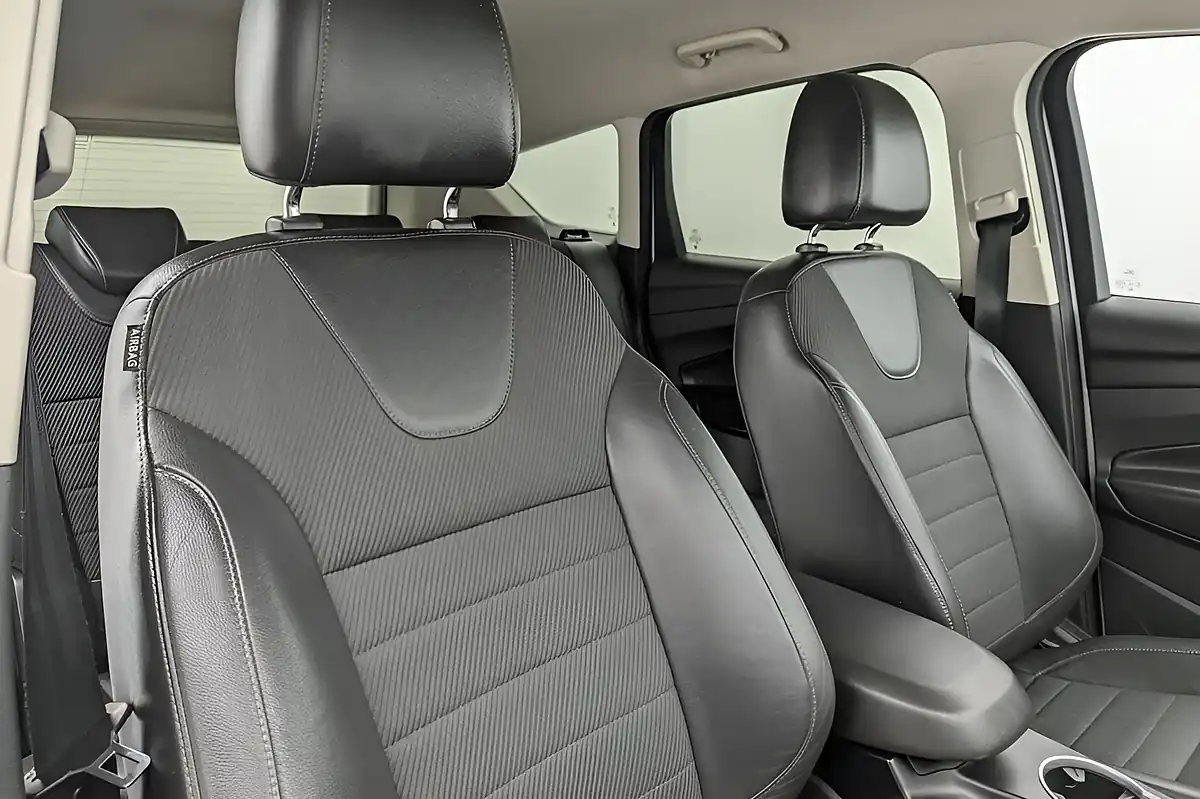 Used 2015 Ford Kuga Titanium White - Interior and Exterior details 12