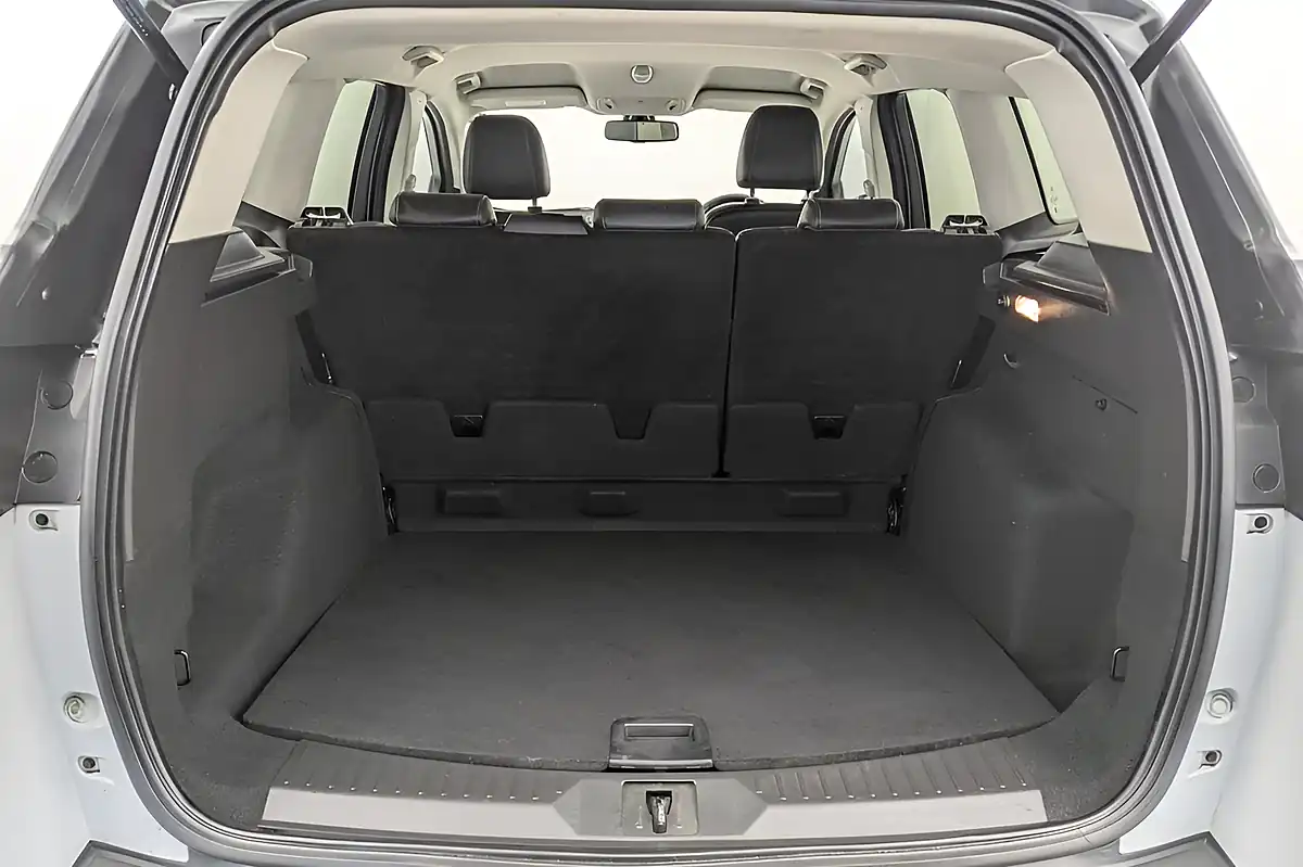 Used 2015 Ford Kuga Titanium White - Interior and Exterior details 17
