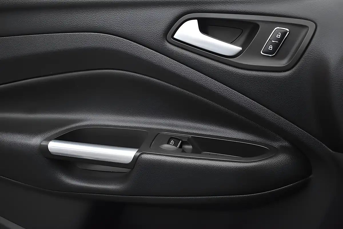 Used 2015 Ford Kuga Titanium White - Interior and Exterior details 10