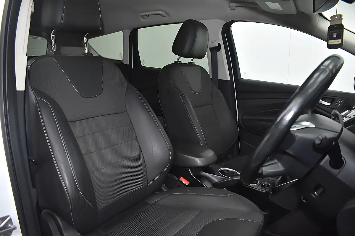 Used 2015 Ford Kuga Titanium White - Interior and Exterior details 18