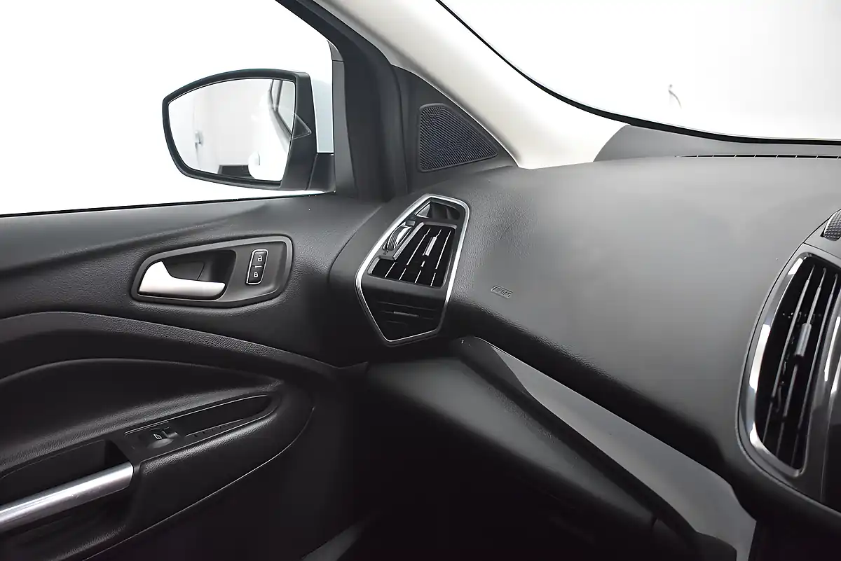 Used 2015 Ford Kuga Titanium White - Interior and Exterior details 19