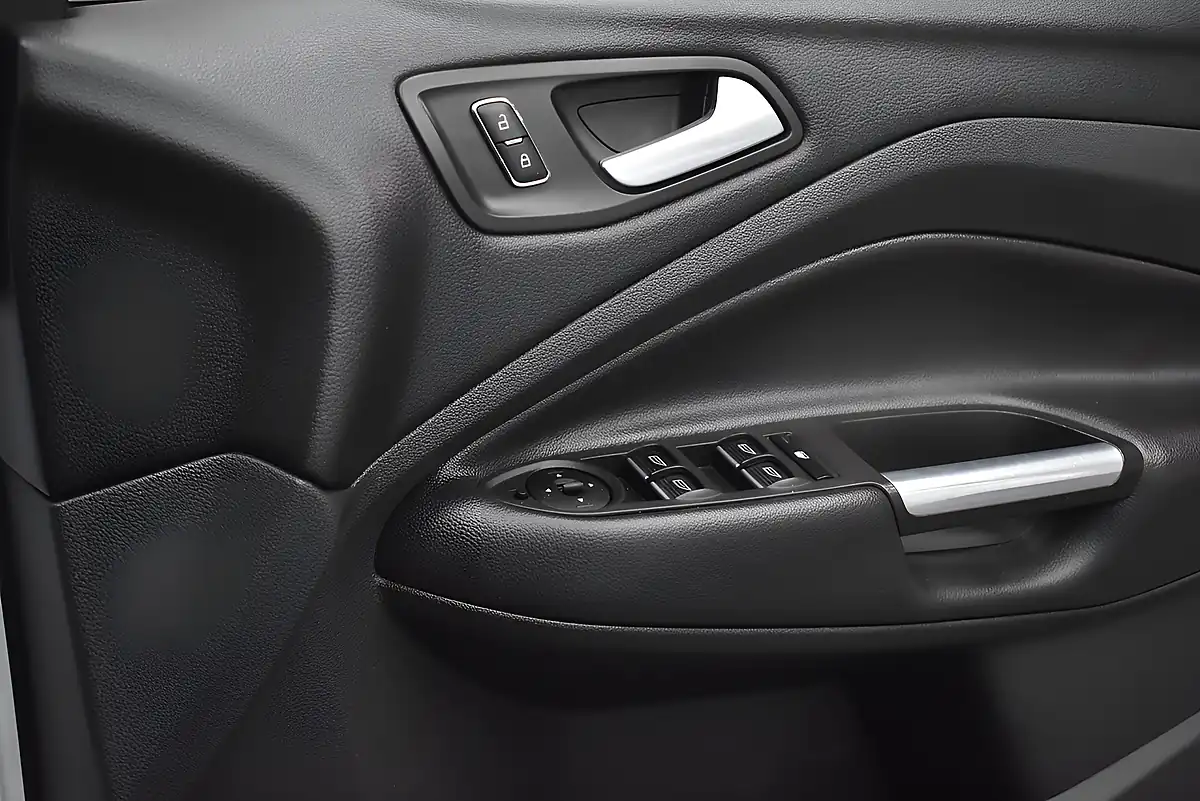 Used 2015 Ford Kuga Titanium White - Interior and Exterior details 20