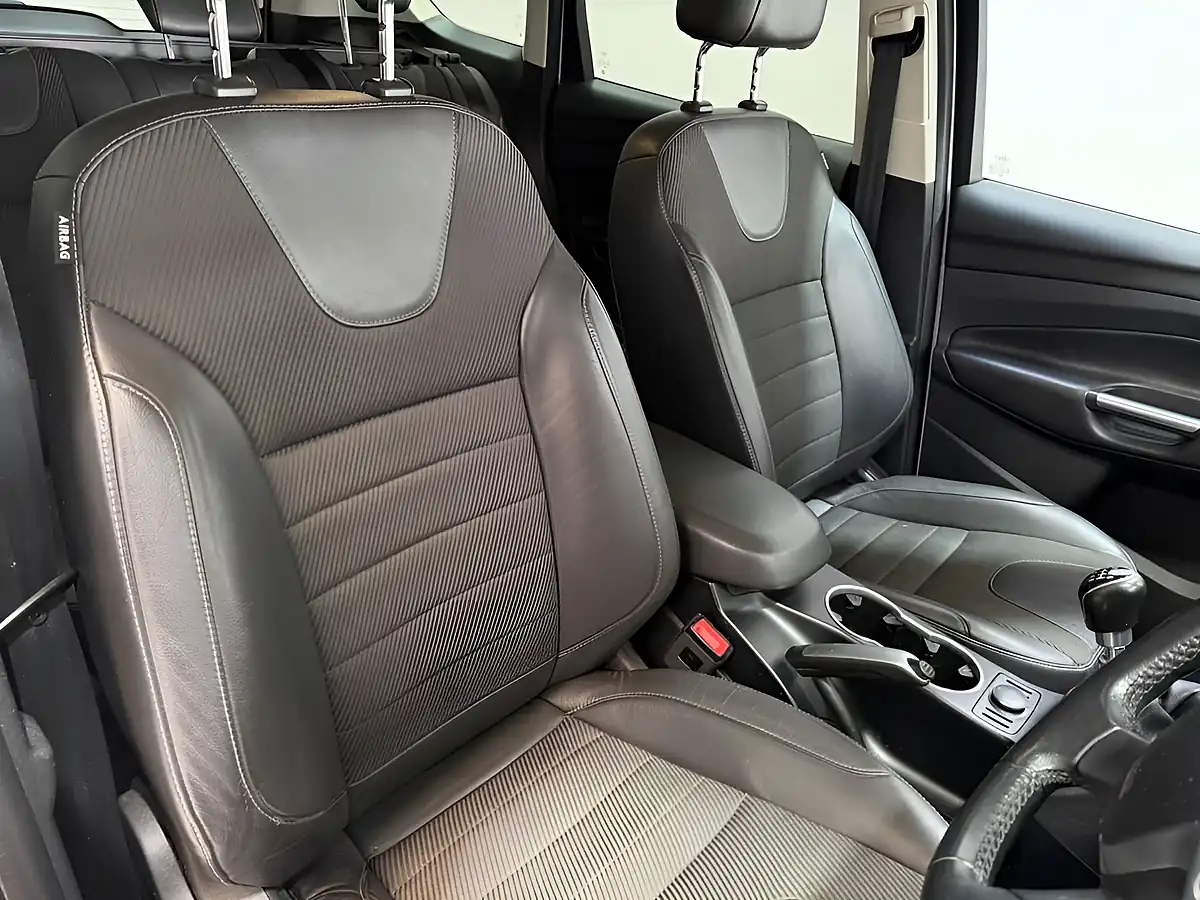 Used 2015 Ford Kuga Titanium White - Interior and Exterior details 12