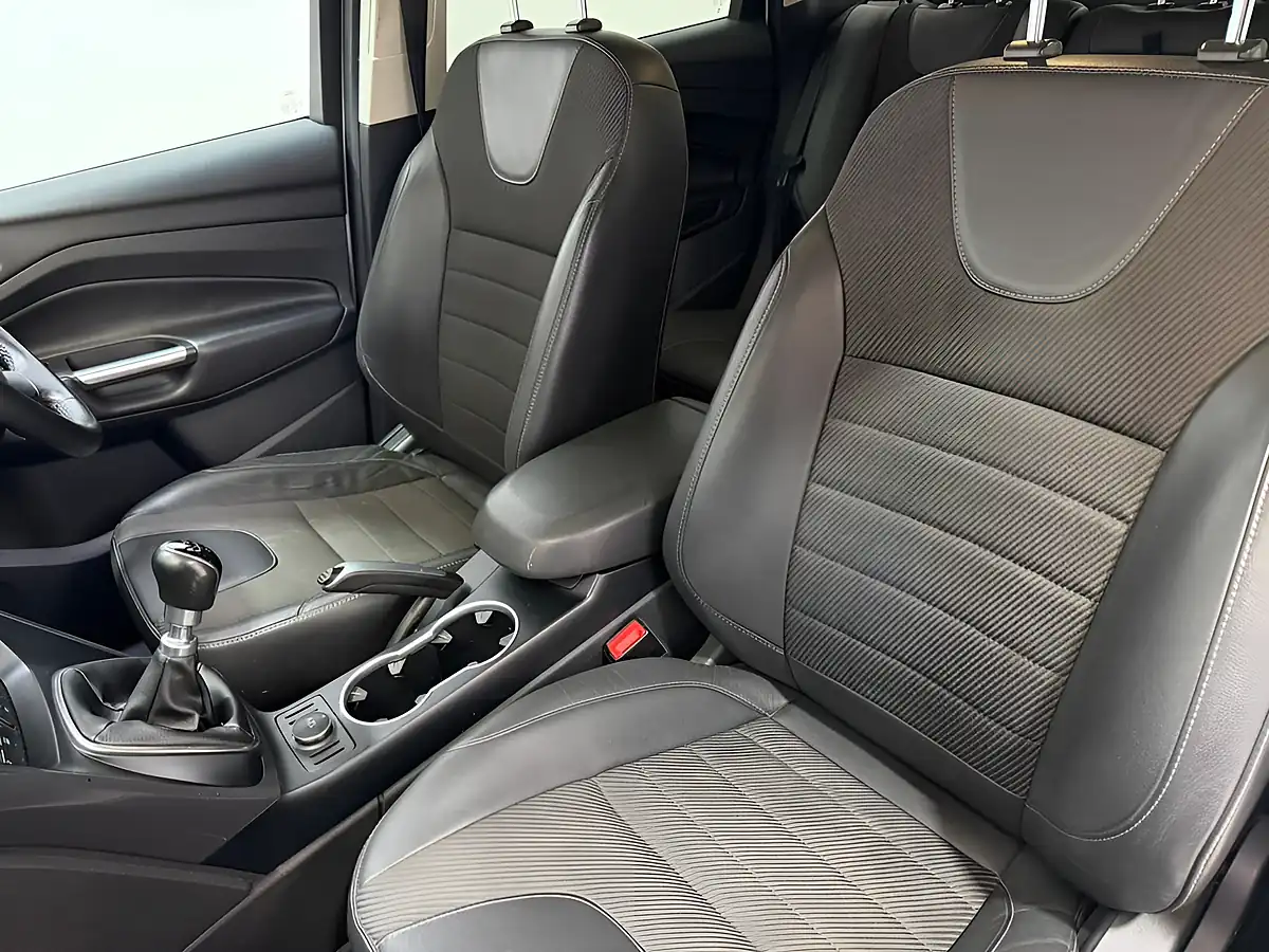 Used 2015 Ford Kuga Titanium White - Interior and Exterior details 14