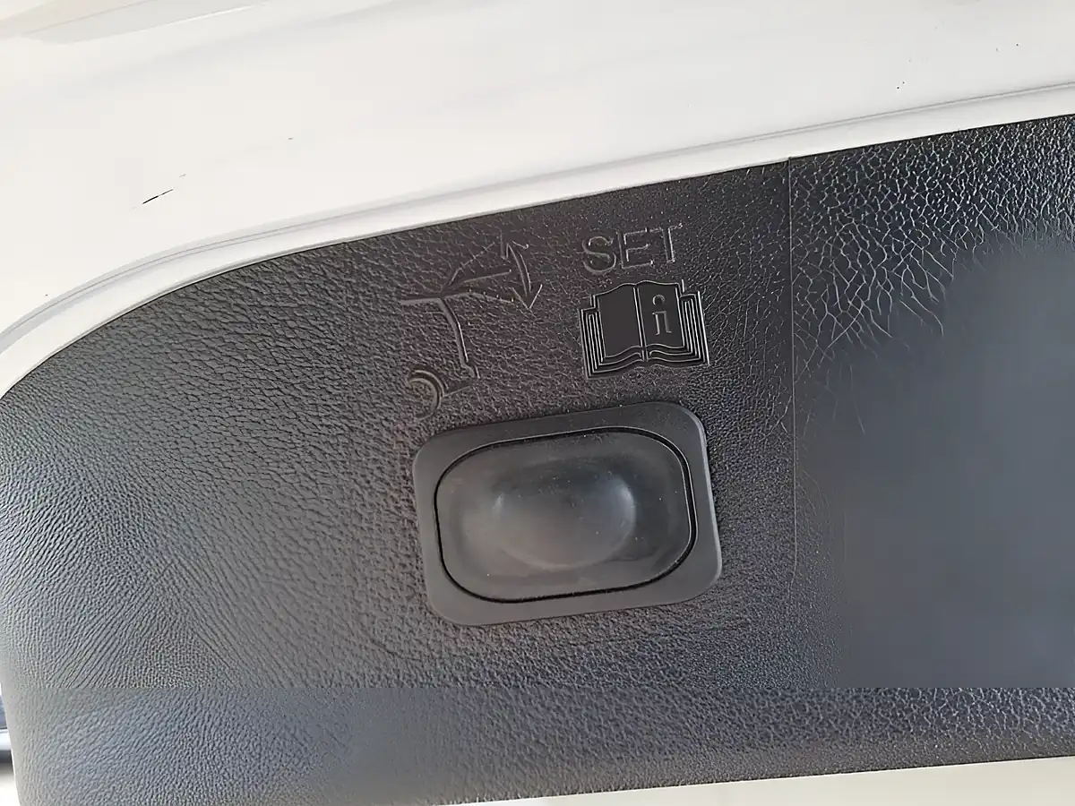 Used 2015 Ford Kuga Titanium X Polar White - Interior and Exterior details 11