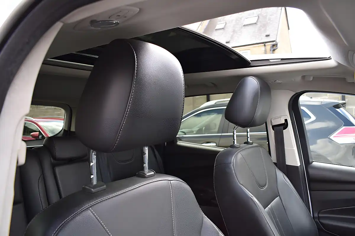 Used 2015 Ford Kuga Titanium X White - Interior and Exterior details 12