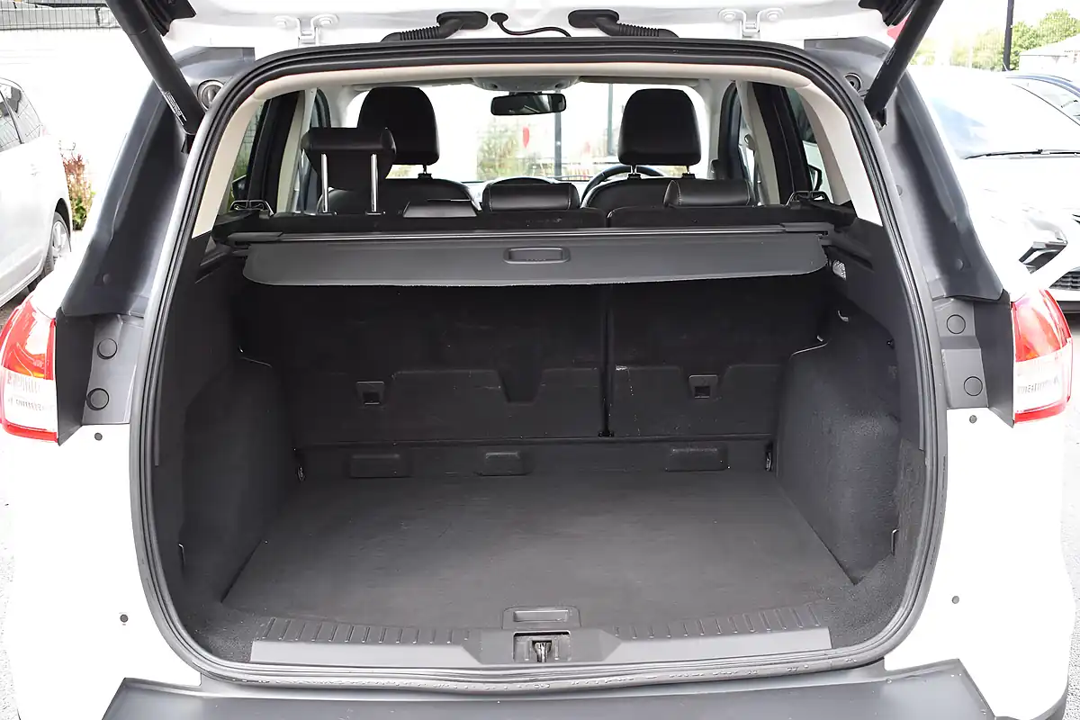 Used 2015 Ford Kuga Titanium X White - Interior and Exterior details 14
