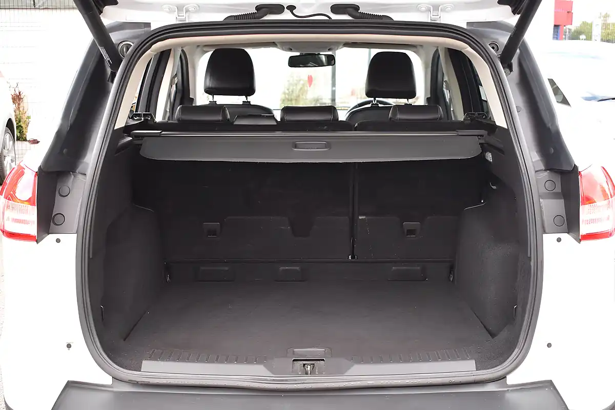 Used 2015 Ford Kuga Titanium X White - Interior and Exterior details 15
